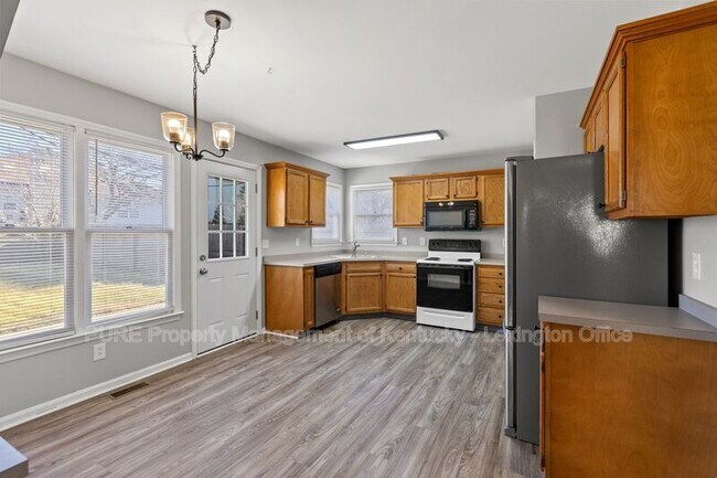 Building Photo - 833 Palomino Ln