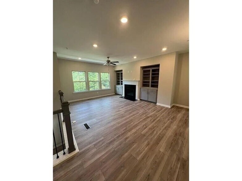 Building Photo - 735 Brecklin Ln