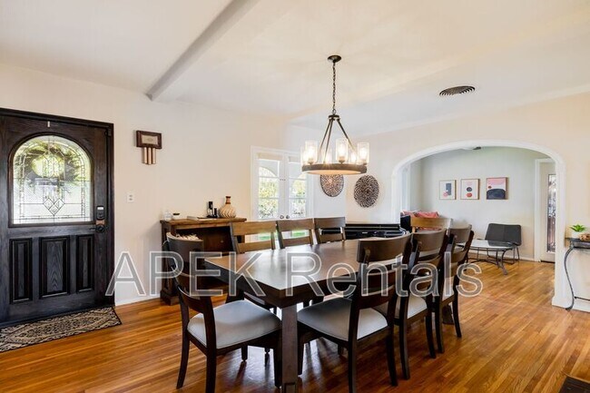 Building Photo - 477 E Vía Colusa