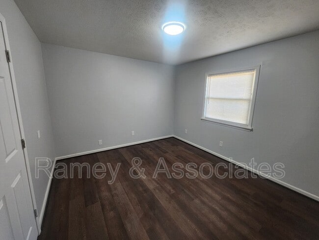 Building Photo - 5703 Chestnutwood Way