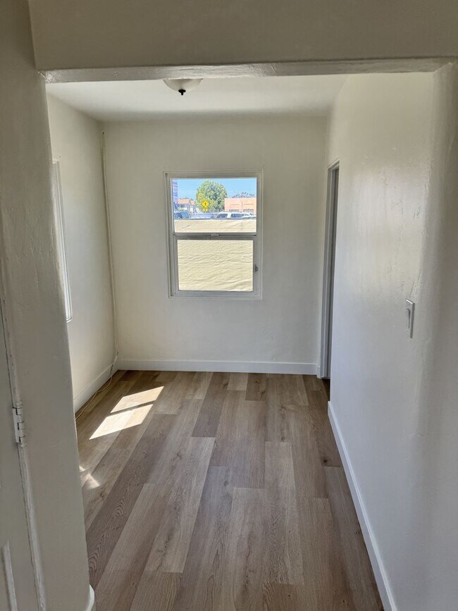 Building Photo - Newly Renovated And Ready For Occupancy