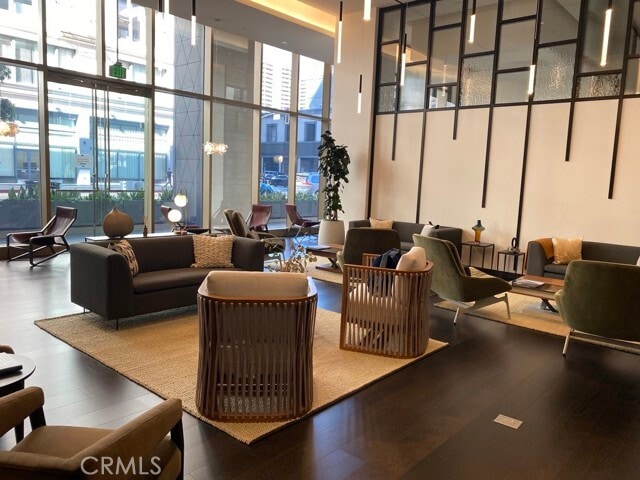 Building Photo - 400 S Broadway