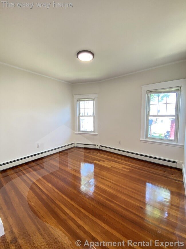 Building Photo - 126 Winsor Ave