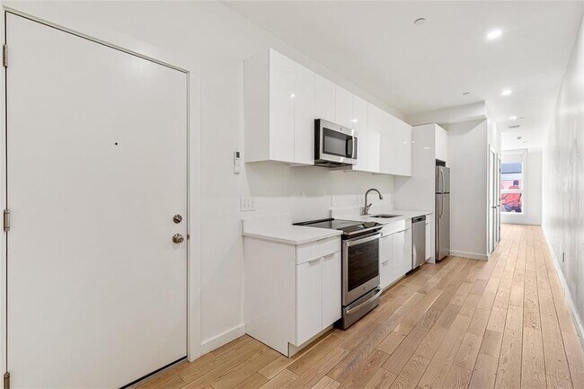 Building Photo - 71 Richmond St