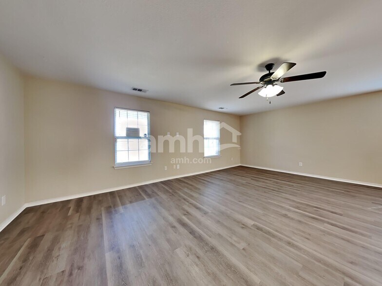 Building Photo - 587 Lentisco Dr