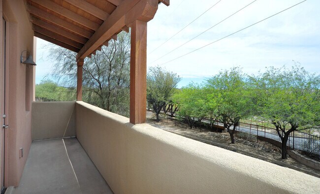 Building Photo - 381 E Calderwood Rd