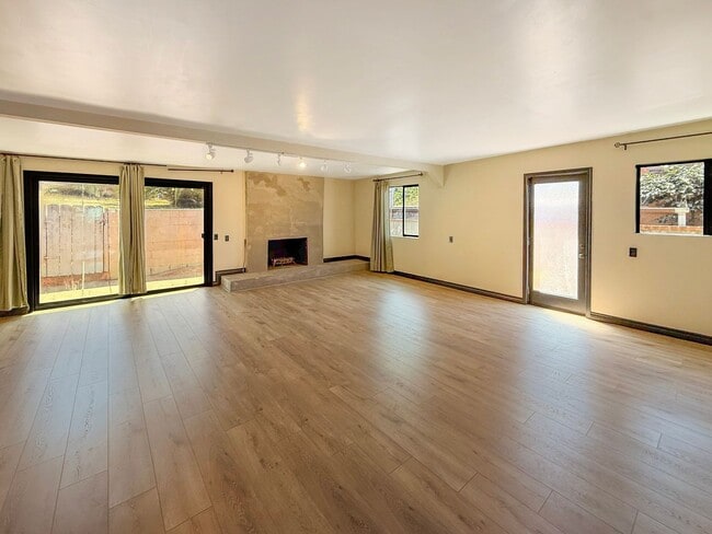 Building Photo - Spacious 4BR/2BA Home in Lemon Grove with ...