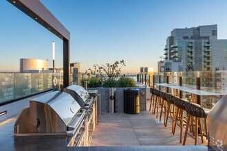 Building Photo - 675 9th Avenue Unit 2105