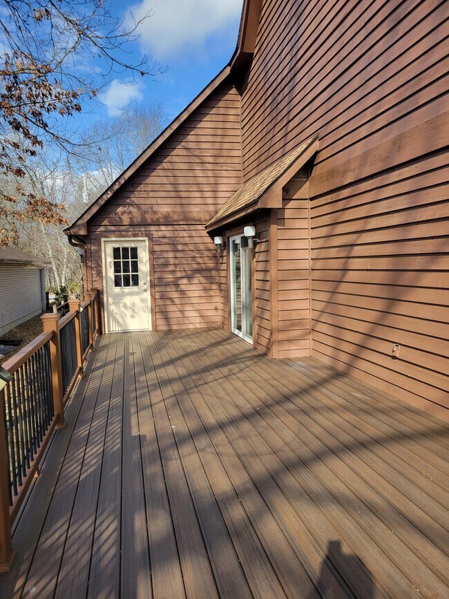 Building Photo - 116 Knollwood Ln