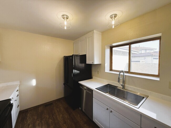 Building Photo - 7522 Madrid ct