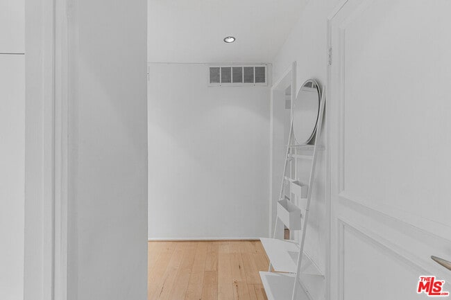 Building Photo - 8535 W Knl Dr