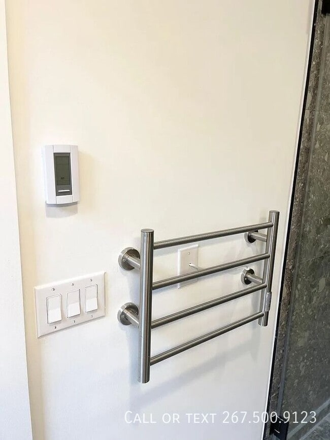 Building Photo - 1306 N Front St