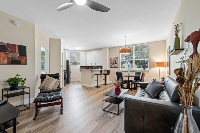 Building Photo - 630 S Sapodilla Ave