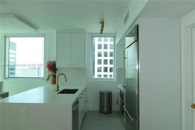 Building Photo - 500 Brickell Ave