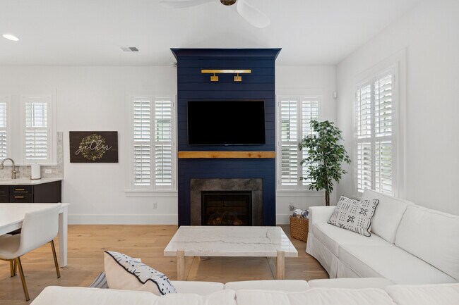 Building Photo - 1470 Mizzen Alley