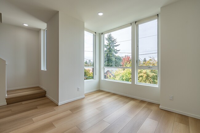 Building Photo - 8326 C 16TH AVE NW 98117