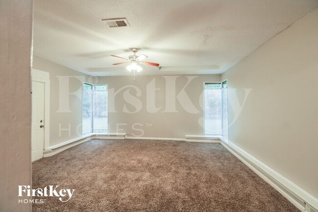 Building Photo - 4415 Akard St