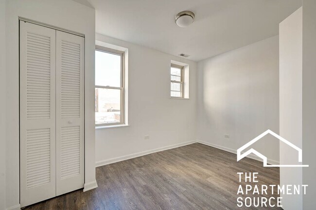 Building Photo - 940 W Winona St