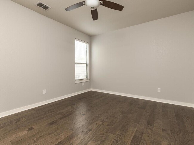 Building Photo - 2001 Faro Dr
