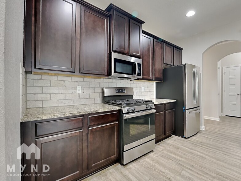 Building Photo - 2066 Rhesus Vw