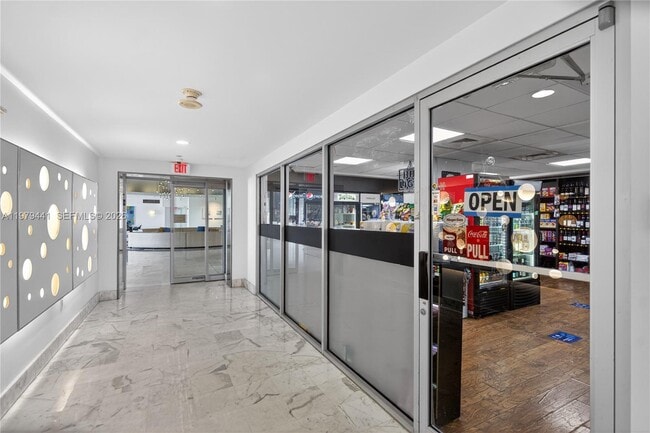 Building Photo - 1000 West Ave