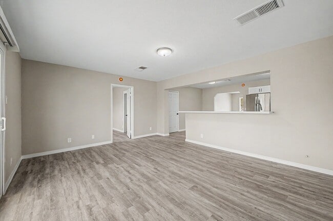 Building Photo - Single Family