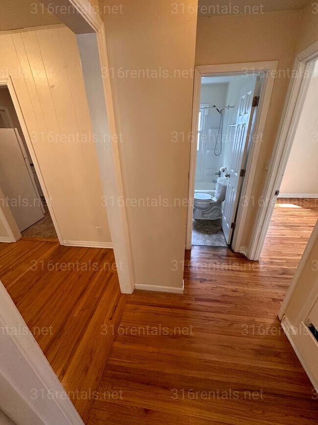 Building Photo - $725 - 2 bed 1 bath - Duplex *COMING SOON*