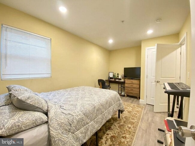 Building Photo - 2214 N Camac St