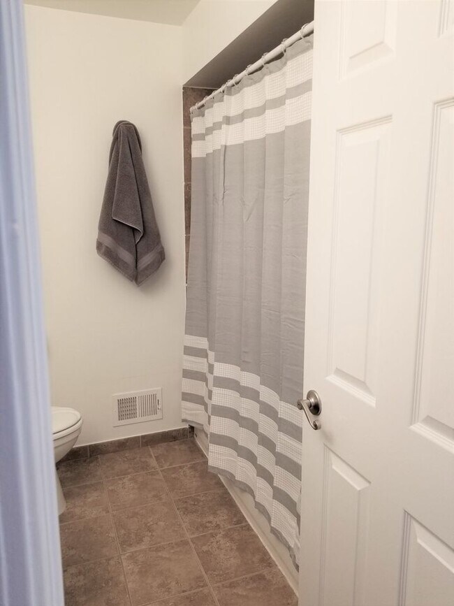 Building Photo - 11447 Lynhurst Dr