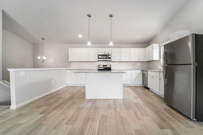 Building Photo - 4447 Pine Creek Dr