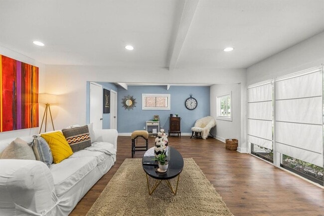 Building Photo - 5808 Community Dr