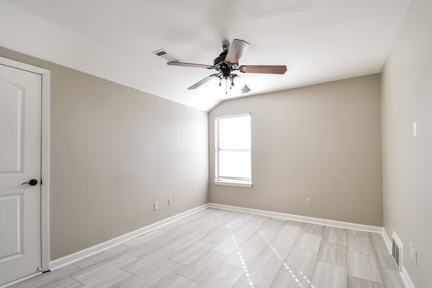 Building Photo - 480 Green Willow Cove