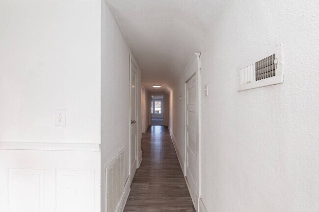 Building Photo - 165 Horner St