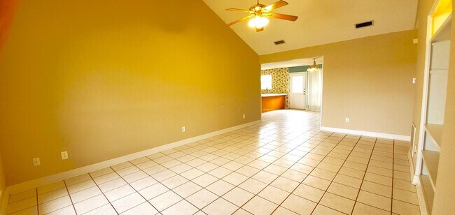 Building Photo - SUPER SPACIOUS 2 Bedroom, 2 Bathroom duple...