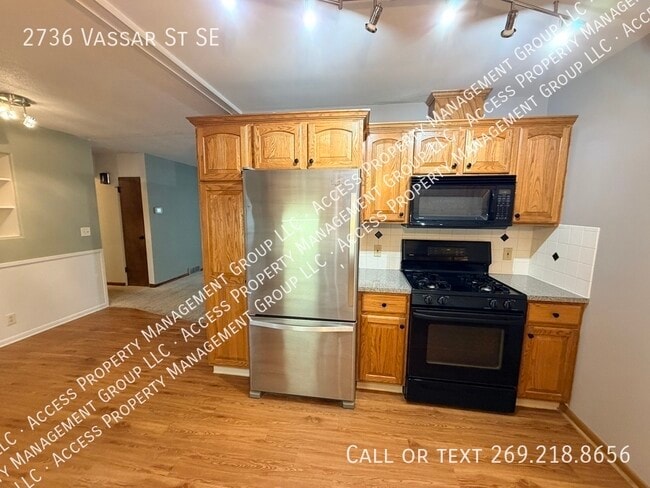 Building Photo - 2736 Vassar Dr SE