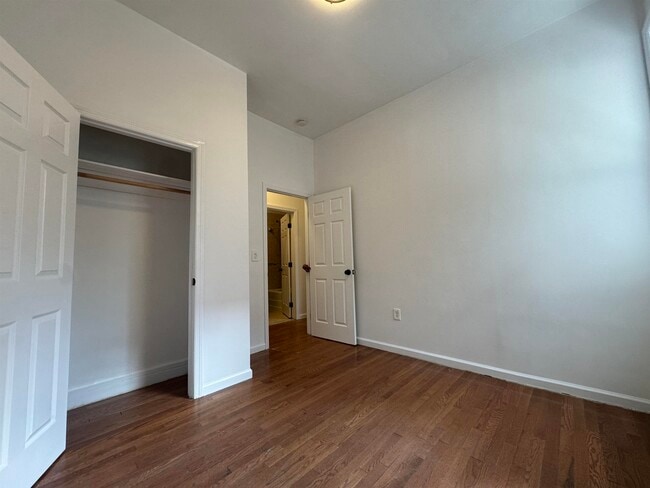Building Photo - 220 52nd St