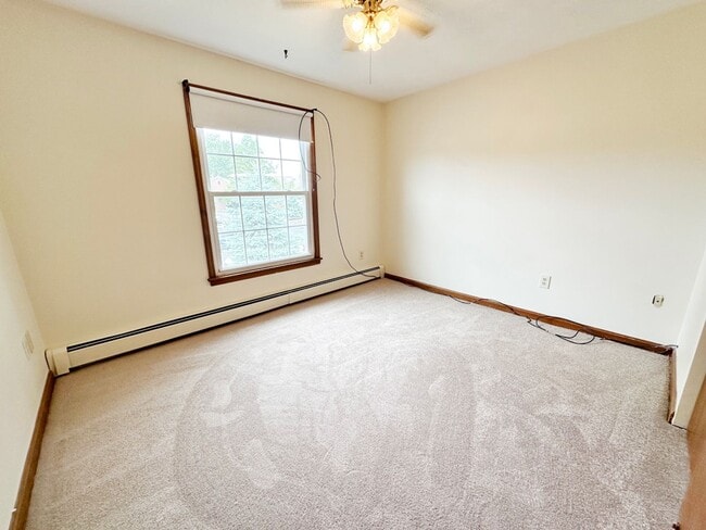 Building Photo - Holden: 2 Bed 1 Bath, Heat & Hot Water Inc...