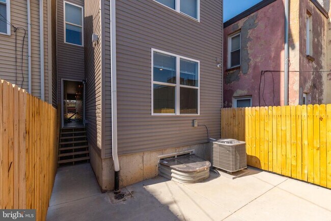 Building Photo - 1423 N 8th St