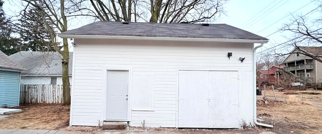 Building Photo - Charming 2 Bedroom Home for Rent & In Grea...