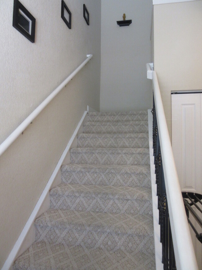 Building Photo - Lovely 3 BR / 2 BA Condo Located In Desira...