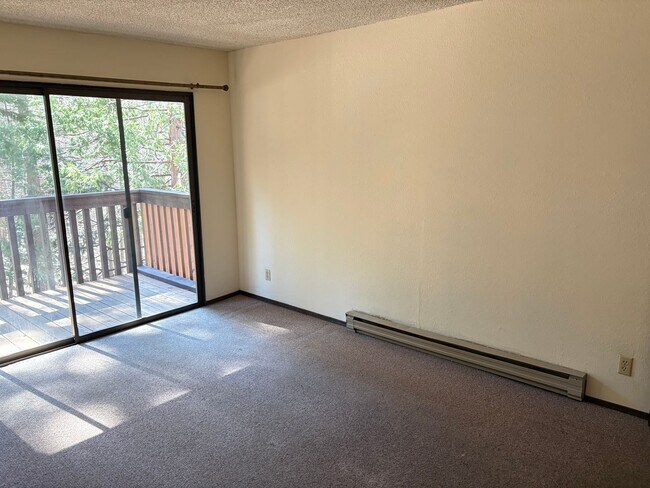 Building Photo - 2 bedroom plus loft condo with carport