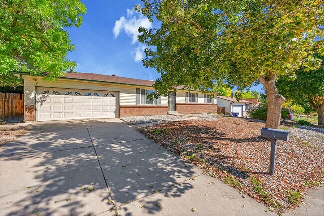 Primary Photo - $2,675 - 4 Bed, 2 Bath Home in Aurora with...