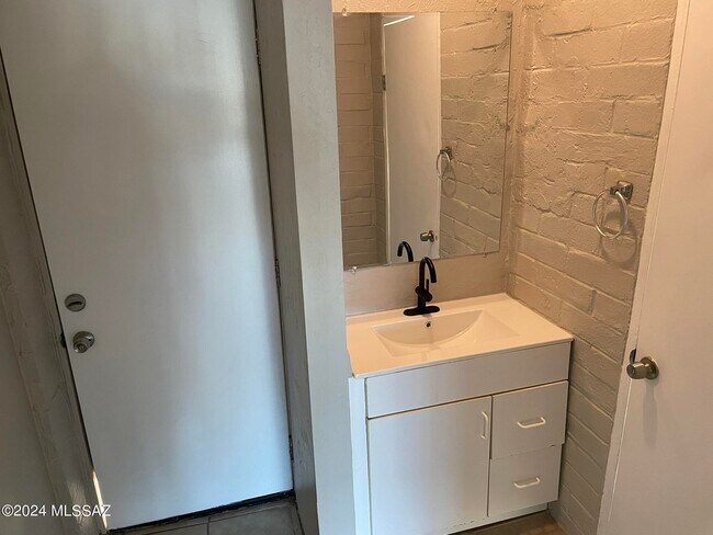 Building Photo - 2638 N Columbus Blvd