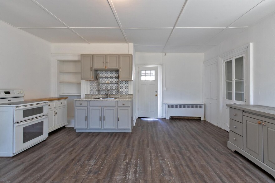 Building Photo - 5625-5639 NY-82