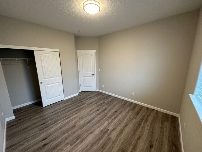 Building Photo - 553
