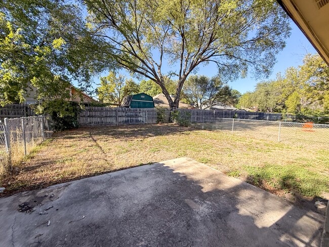 Building Photo - 607 Frostwood Dr