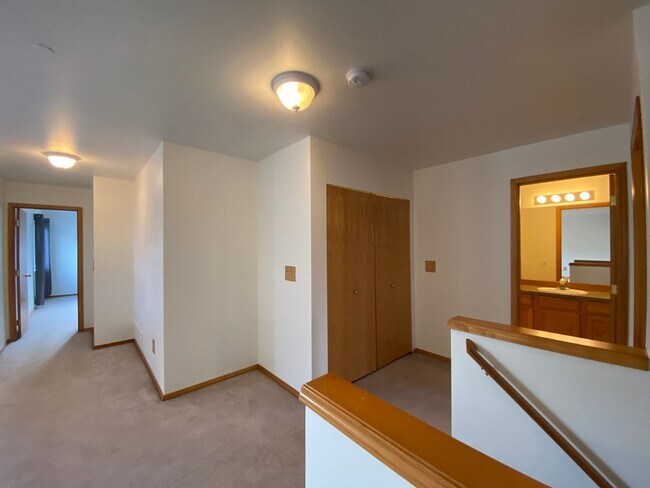Building Photo - Large Dupont Home ~ Northwest Landing Comm...
