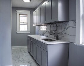 Building Photo - 19 Bassett St