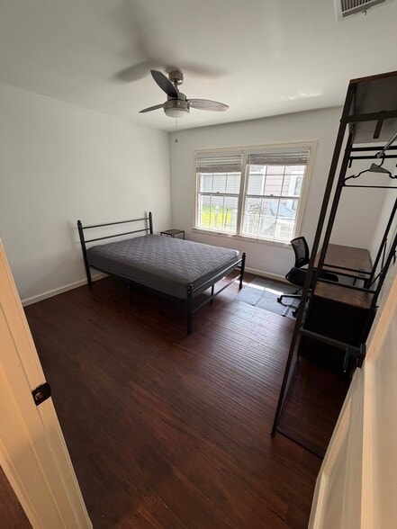 Room 5 - 3439 Wentworth St