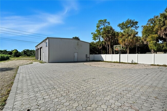 Building Photo - 6070 Lancewood Way